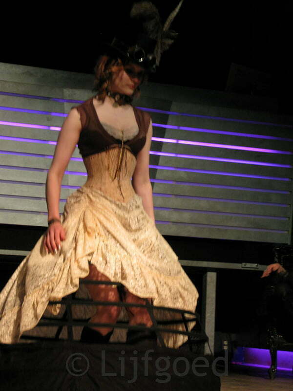 Lingerie historisch korset corset Lijfgoed workshop opleiding Annet van Maanen 42